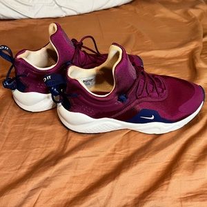 Women’s 8.5 huaraches